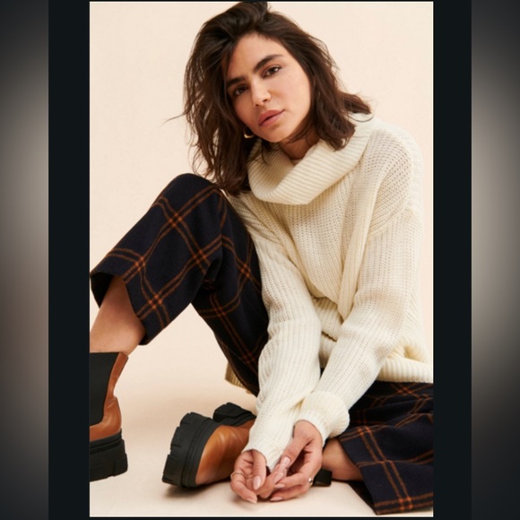 Vero Moda Sweaters - Vero Moda Cream Turtleneck Tunic Sweater Urban Outfitters Women’s Size Large